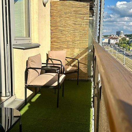 Apartment Ceskomoravska - O2 Arena Praha Bagian luar foto
