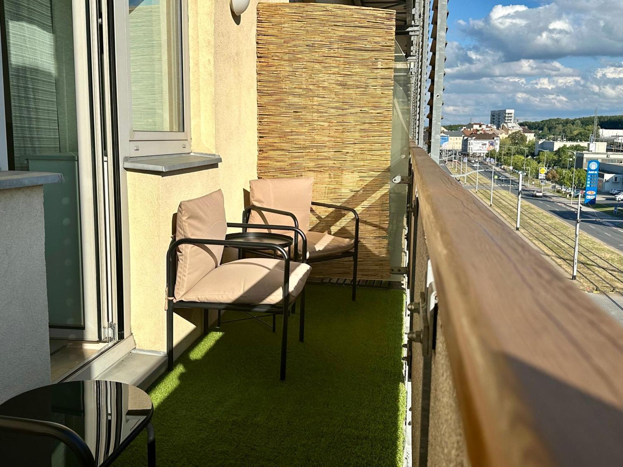 Apartment Ceskomoravska - O2 Arena Praha Bagian luar foto